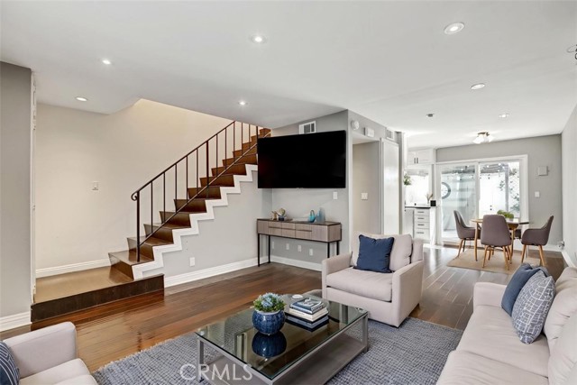 Detail Gallery Image 2 of 31 For 17715 Regency, Bellflower,  CA 90706 - 2 Beds | 2 Baths