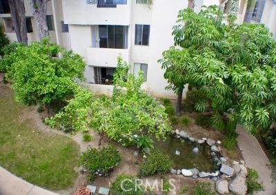 Detail Gallery Image 10 of 17 For 5325 Newcastle, Encino,  CA 91316 - 2 Beds | 1 Baths