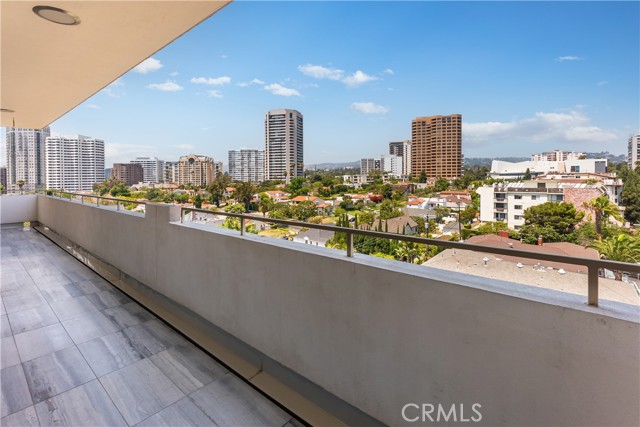 1333 S Beverly Glen Boulevard, Los Angeles CA: https://media.crmls.org/medias/9ffbb902-90b6-4f4f-ac15-e9938b7e9f9c.jpg