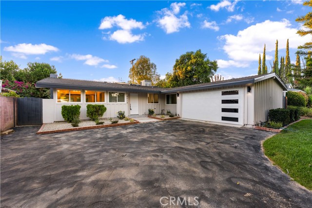 Detail Gallery Image 2 of 73 For 8513 Fullbright Ave, Winnetka,  CA 91306 - 4 Beds | 2 Baths