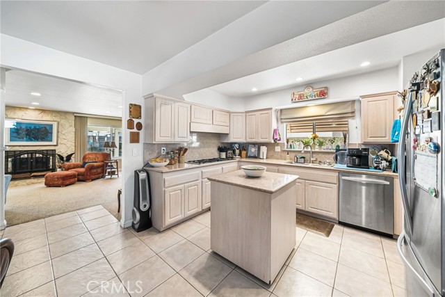 Detail Gallery Image 15 of 39 For 4024 E Del Valle, Orange,  CA 92869 - 5 Beds | 3 Baths