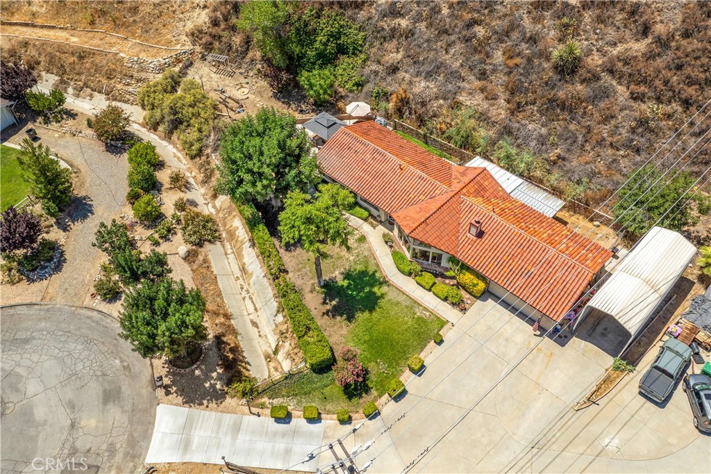 https://media.crmls.org/medias/9ffd792b-6641-4932-8a2b-042b7175ef27.jpg?preset=X-Large