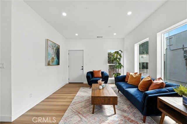 3031 3033 Vineyard Avenue, Los Angeles CA: https://media.crmls.org/medias/9fffcfb5-210a-4a19-97cc-c0c7f4c6bd52.jpg