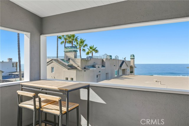 Detail Gallery Image 4 of 59 For 116 5th Place, Manhattan Beach,  CA 90266 - 5 Beds | 3 Baths