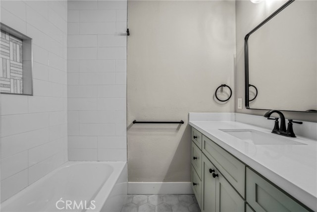 Detail Gallery Image 12 of 43 For 7909 Aldea Ave, Lake Balboa,  CA 91406 - 6 Beds | 5/2 Baths