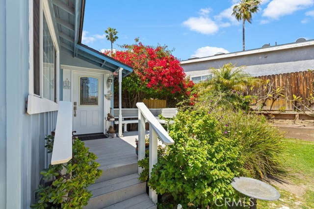 527 Blossom Lane, Redondo Beach, California 90278, 3 Bedrooms Bedrooms, ,1 BathroomBathrooms,Residential,Sold,Blossom Lane,OC22082269