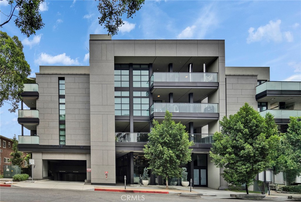 178 S Euclid Avenue #202