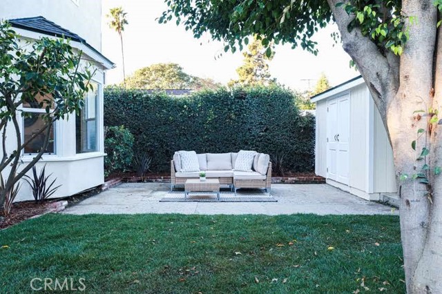 Detail Gallery Image 12 of 55 For 1305 W Riverside, Burbank,  CA 91506 - 4 Beds | 2 Baths