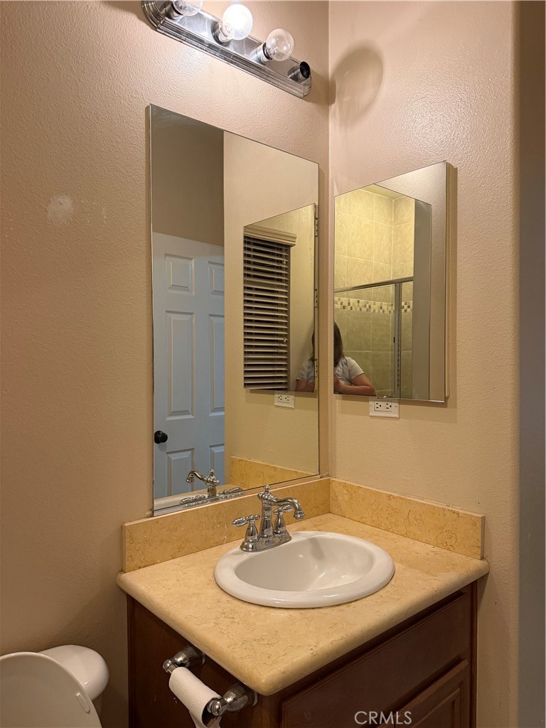 https://media.crmls.org/medias/a001aeae-605d-4d35-93f1-0eac32f163eb.jpg?preset=X-Large