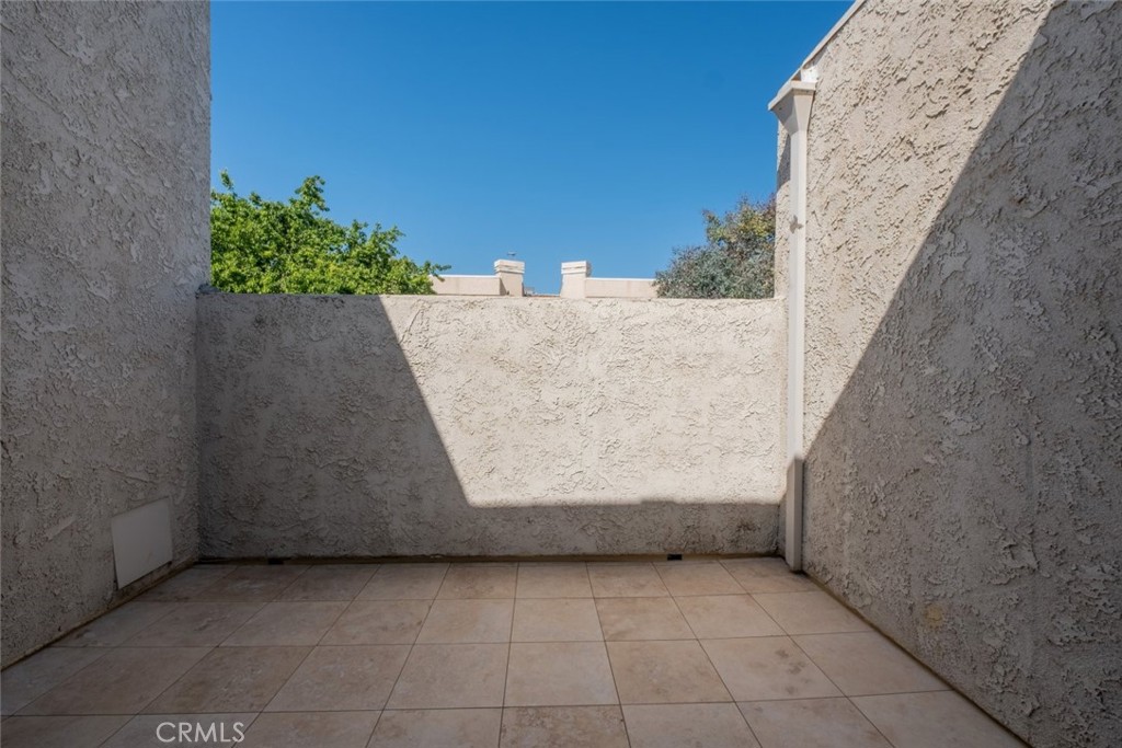 https://media.crmls.org/medias/a001b160-46f8-4c4c-b5db-3ba0cd829b98.jpg?preset=X-Large