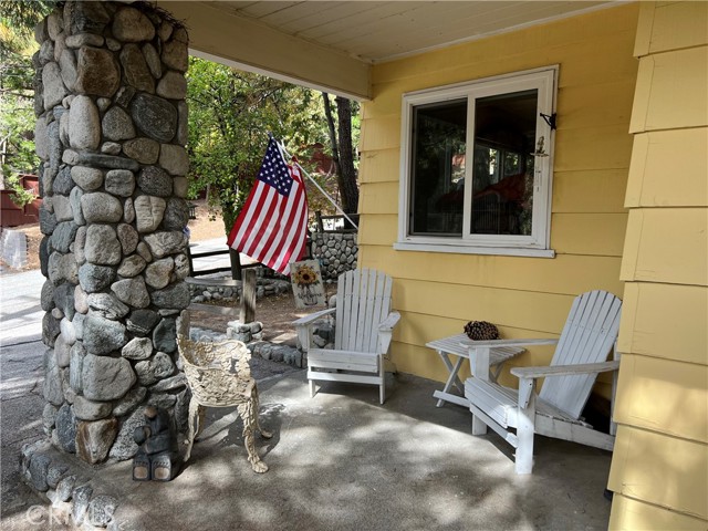 Detail Gallery Image 21 of 24 For 943 Meadowbrook, Lake Arrowhead,  CA 92325 - 2 Beds | 2 Baths