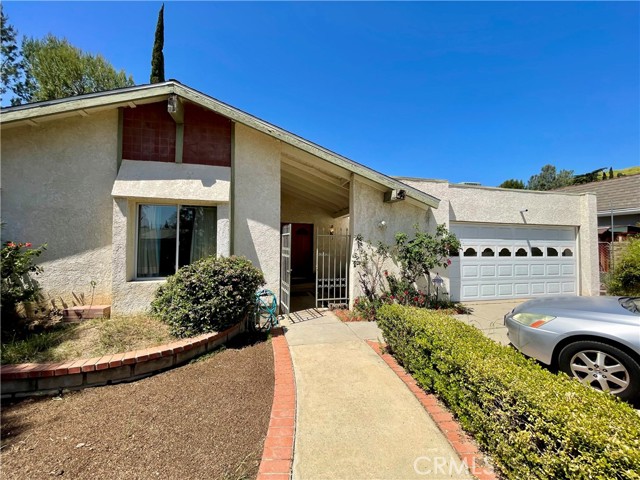 Detail Gallery Image 4 of 22 For 12747 Deon Pl, Granada Hills,  CA 91344 - 4 Beds | 3 Baths