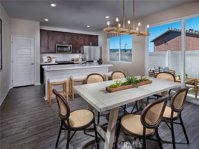Detail Gallery Image 3 of 11 For 2132 Bergamot St, Redlands,  CA 92374 - 3 Beds | 2/1 Baths