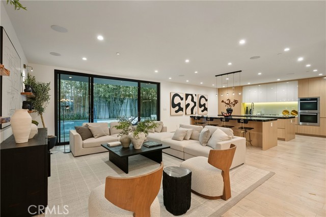 Detail Gallery Image 4 of 36 For 4242 Vantage Ave, Studio City,  CA 91604 - 5 Beds | 4/1 Baths