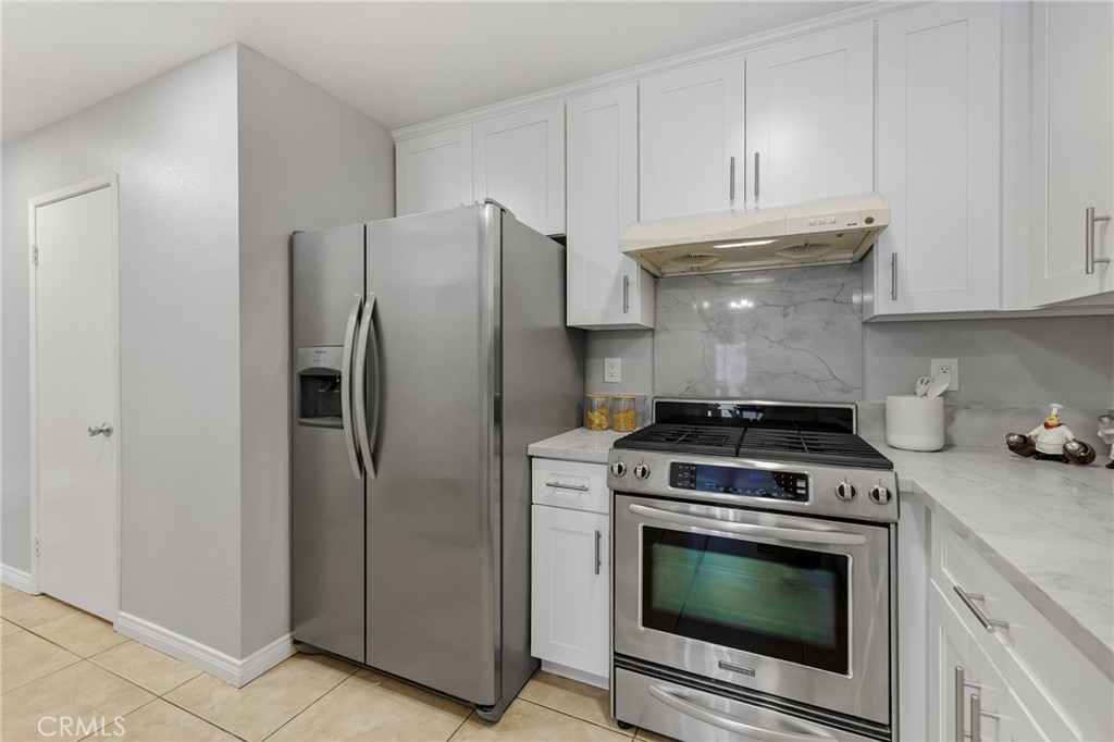 https://media.crmls.org/medias/a0029fe6-166d-4e18-bb5e-33cf782c10a1.jpg?preset=X-Large