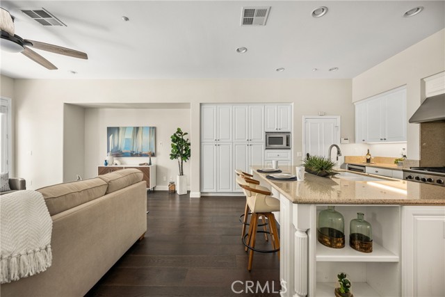 21270 Elda Cir, Huntington Beach CA: https://media.crmls.org/medias/a003514f-8ef1-4d64-985f-12b346ffe56a.jpg