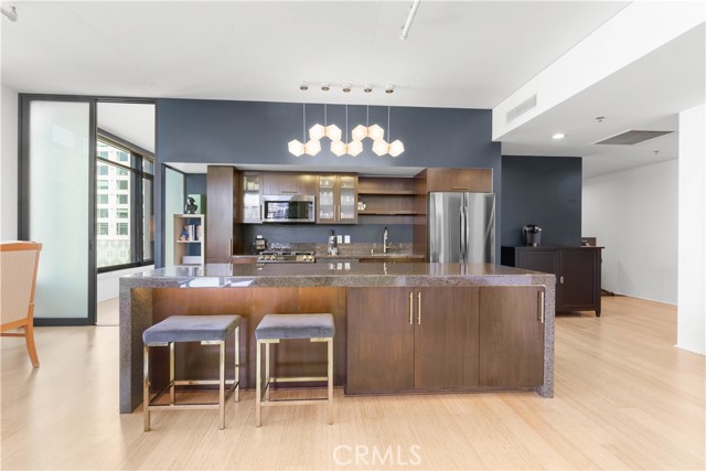 1111 S Grand Avenue, Los Angeles CA: https://media.crmls.org/medias/a0037616-7b1e-43af-9026-b788f6fdacec.jpg