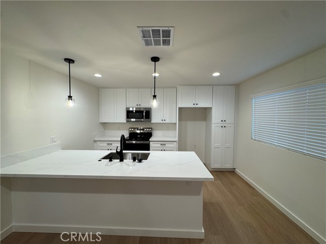 15238 Kingsbury Street, Mission Hills (San Fernando) CA: https://media.crmls.org/medias/a00412bd-2666-48d0-8c7c-e5415aade0ab.jpg
