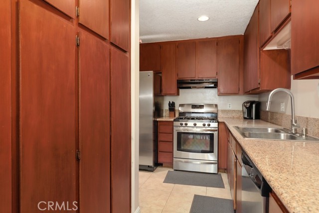 Detail Gallery Image 17 of 36 For 9431 Shadowood Dr #D,  Montclair,  CA 91763 - 2 Beds | 1/1 Baths
