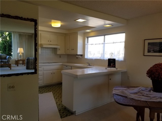 Dining Area & Kitchen