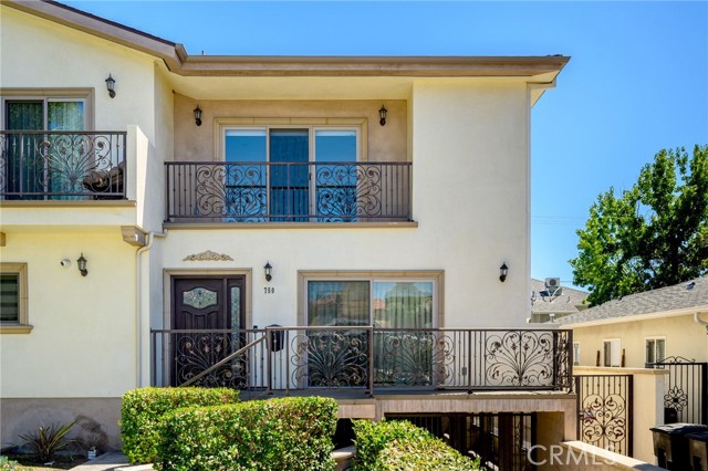 Detail Gallery Image 1 of 29 For 750 E Orange Grove Ave, Burbank,  CA 91501 - 3 Beds | 3 Baths