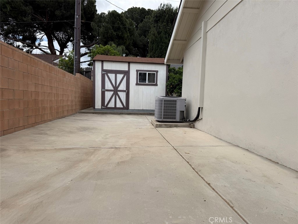 https://media.crmls.org/medias/a0077852-0461-4c37-8250-78095fadf79a.jpg?preset=X-Large