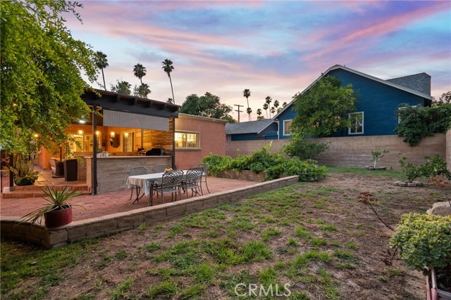 610 S Bel Aire Drive, Burbank CA: https://media.crmls.org/medias/a00797bc-862b-4691-931b-b112f14c744b.jpg