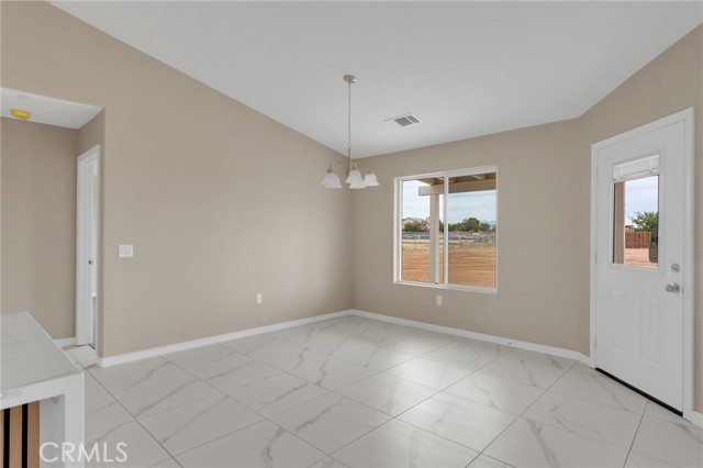 Detail Gallery Image 12 of 44 For 12584 Mesquite Rd, Apple Valley,  CA 92307 - 4 Beds | 2/1 Baths