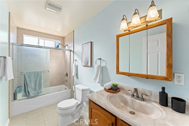 Detail Gallery Image 13 of 25 For 572 W Montana St, Pasadena,  CA 91103 - 4 Beds | 2 Baths