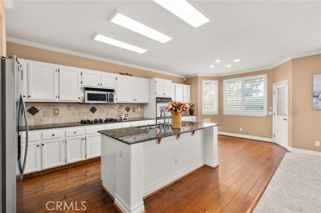 14037 Hollywood Avenue, Eastvale CA: https://media.crmls.org/medias/a0094b89-f78a-4c19-afbe-e26669e523ec.jpg