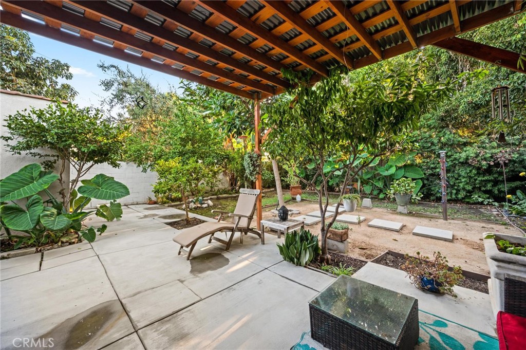 https://media.crmls.org/medias/a009e7f5-722f-4fae-8d3e-209618b37ef9.jpg?preset=X-Large