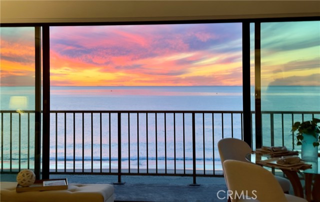 721 Esplanade, Redondo Beach, California 90277, 2 Bedrooms Bedrooms, ,2 BathroomsBathrooms,Residential,Sold,Esplanade,SB23197655