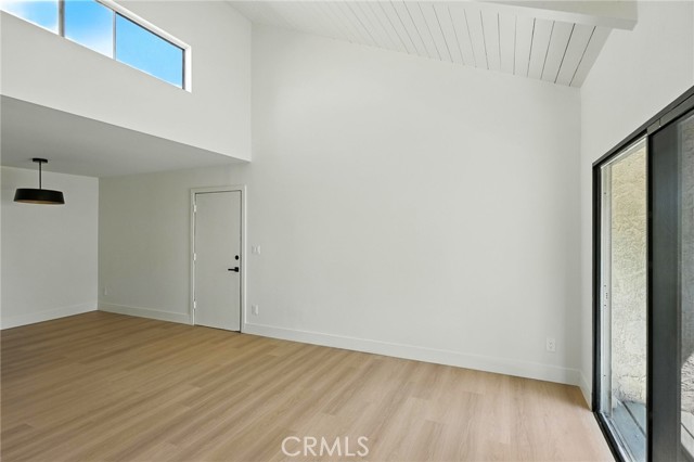 8601 International Avenue, Canoga Park CA: https://media.crmls.org/medias/a00d8c39-78a9-434d-82a3-b54492e0ce50.jpg
