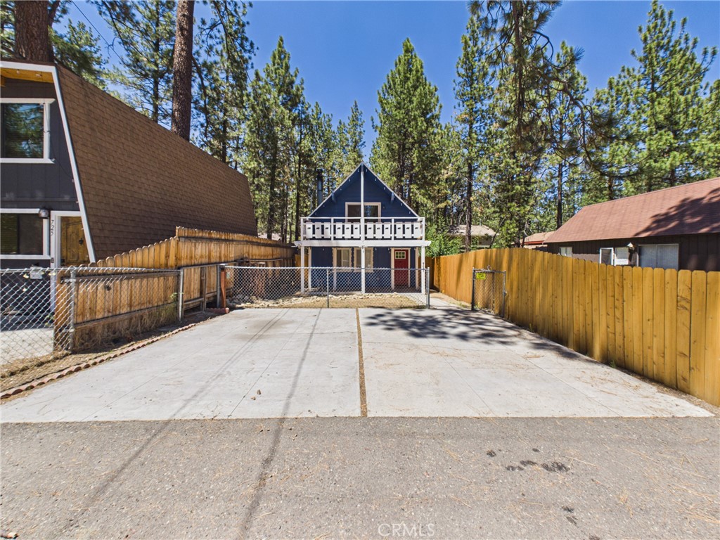 https://media.crmls.org/medias/a00dda25-cd88-4543-bfd3-63c8a28ab620.jpg?preset=X-Large