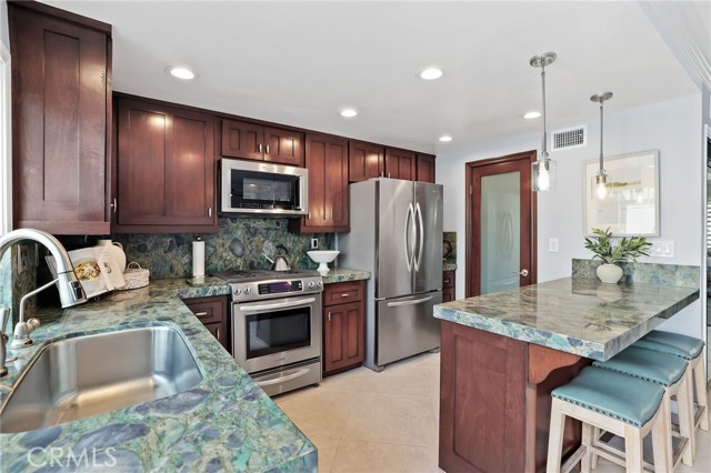 Detail Gallery Image 12 of 37 For 328 Regatta Way, Seal Beach,  CA 90740 - 3 Beds | 2/1 Baths