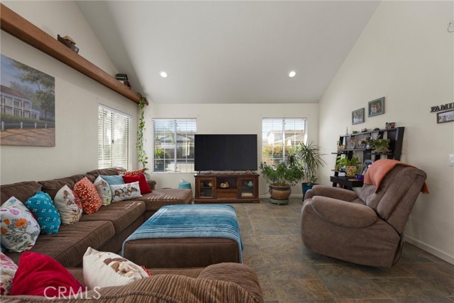 Detail Gallery Image 7 of 39 For 806 Mckinley St, Los Banos,  CA 93635 - 5 Beds | 2/1 Baths