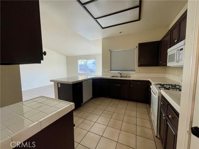 Detail Gallery Image 8 of 22 For 44135 17th St, Lancaster,  CA 93535 - 3 Beds | 2 Baths