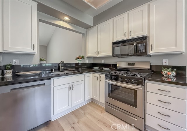 4766 Taranto Way, Oak Park CA: https://media.crmls.org/medias/a00efb89-6e28-4c29-a943-3e48df60df74.jpg