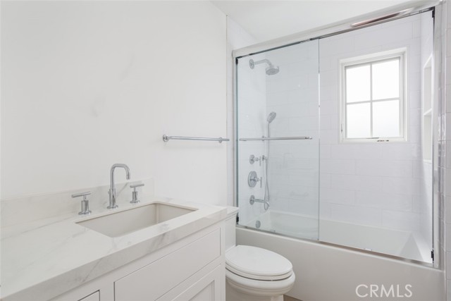 Detail Gallery Image 18 of 65 For 400 40th Street, Newport Beach,  CA 92663 - 7 Beds | 6/2 Baths