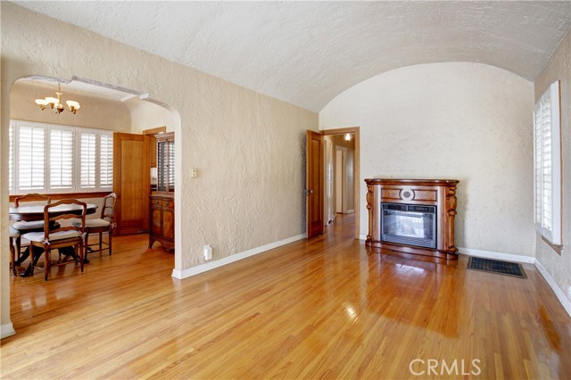 Living room with barrel ceilings