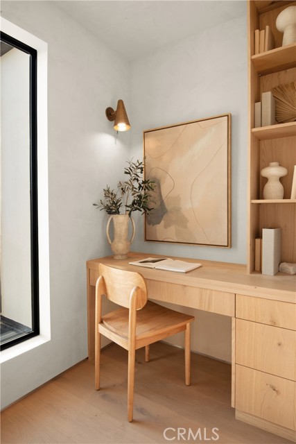 Detail Gallery Image 15 of 22 For 4500 Calhoun Ave, Sherman Oaks,  CA 91423 - 4 Beds | 4/1 Baths