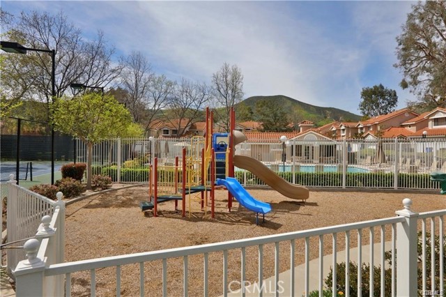 4828 Matteo Street, Oak Park CA: https://media.crmls.org/medias/a0101905-becf-40df-bcde-b486c95169cc.jpg