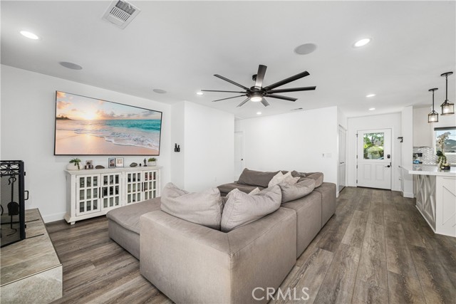 Detail Gallery Image 8 of 75 For 3246 N Marwick, Long Beach,  CA 90808 - 4 Beds | 3 Baths