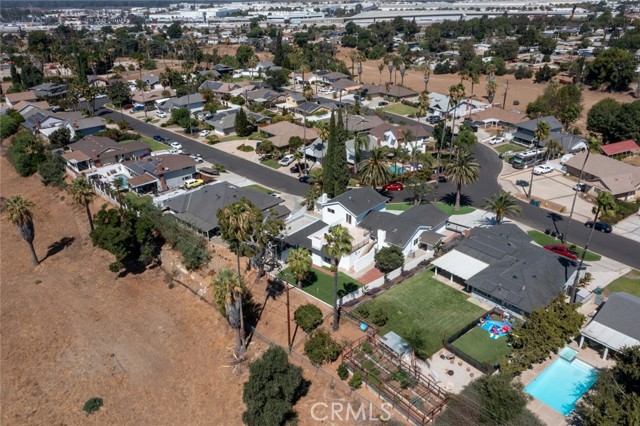 Detail Gallery Image 7 of 63 For 1950 Oakland Hills Dr, Corona,  CA 92882 - 5 Beds | 3/1 Baths