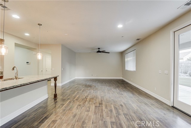 Detail Gallery Image 10 of 44 For 5005 Silvery Jewel, Bakersfield,  CA 93313 - 5 Beds | 3/1 Baths