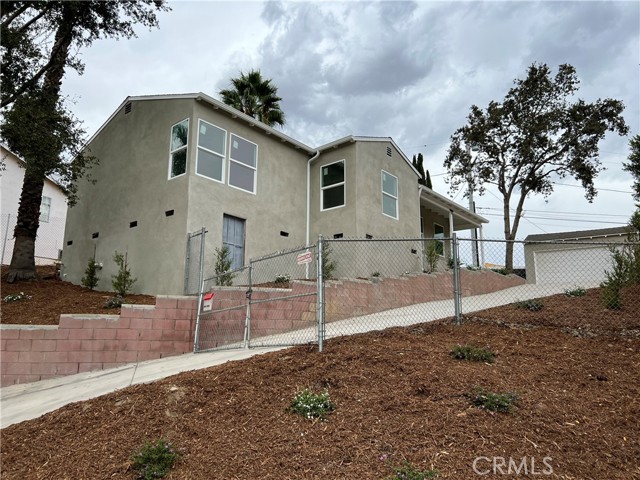 11508 Kamloops Street photo 2