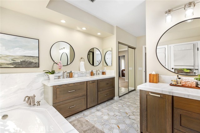 4 Golden Meadow Lane, Fallbrook CA: https://media.crmls.org/medias/a015d9d0-9e5d-48c3-b2e2-28c80f173707.jpg