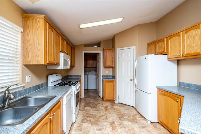 Detail Gallery Image 13 of 34 For 22241 Nisqually Rd #143,  Apple Valley,  CA 92308 - 3 Beds | 2 Baths