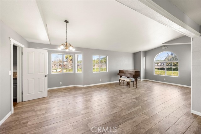 Detail Gallery Image 12 of 67 For 21725 Pinewood, Perris,  CA 92570 - 4 Beds | 3 Baths