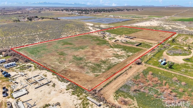 Detail Gallery Image 2 of 22 For 28571 Wild, Helendale,  CA 92342 - 2 Beds | 1 Baths